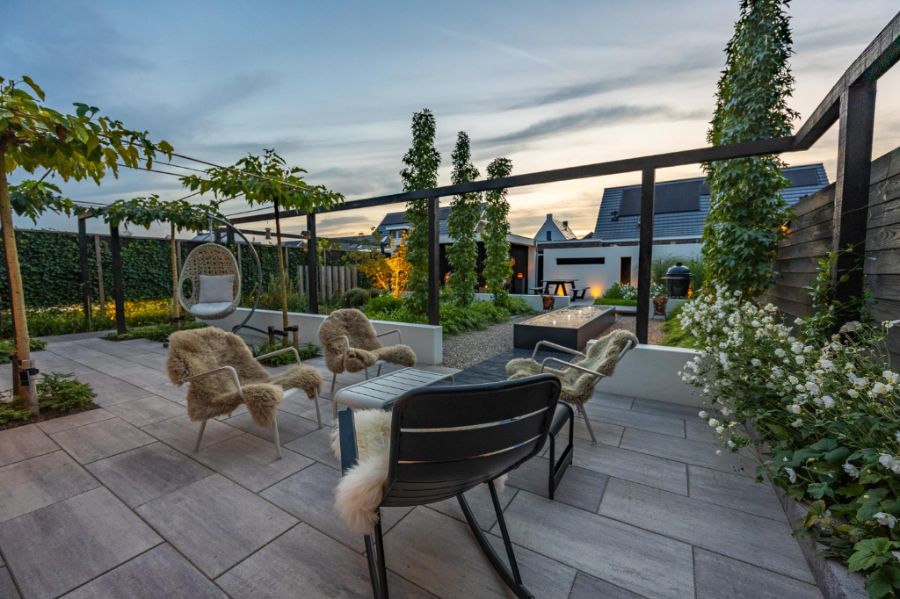 moderne tuin met watertafel dutch quality gardens mocking hoveniers 3